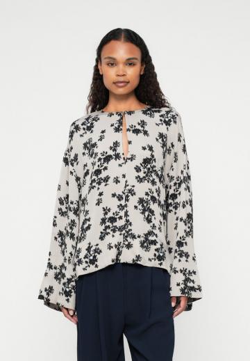 Атласная блузка