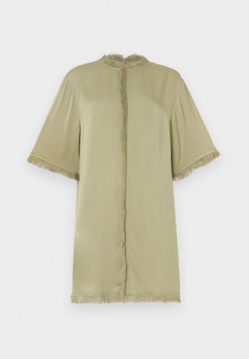 Короткое платье