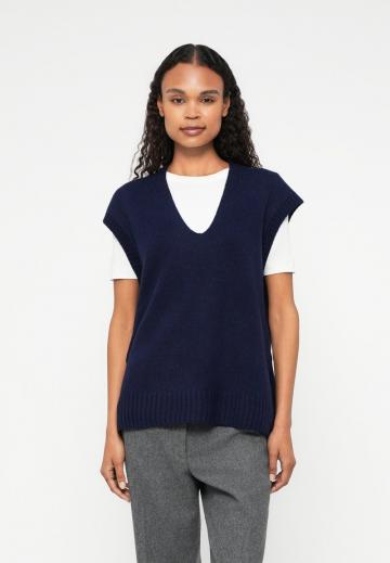 Длинный жилет