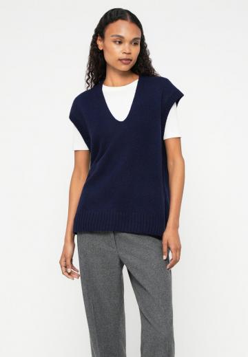 Длинный жилет