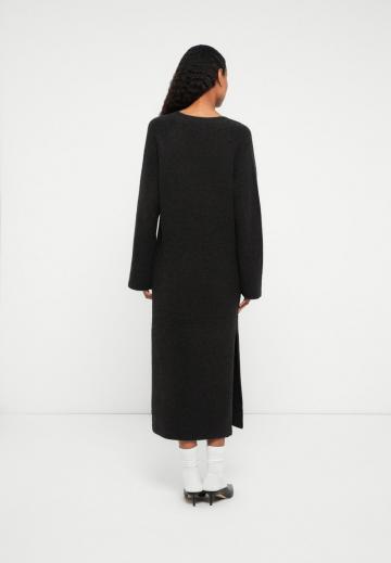 Вязаное платье