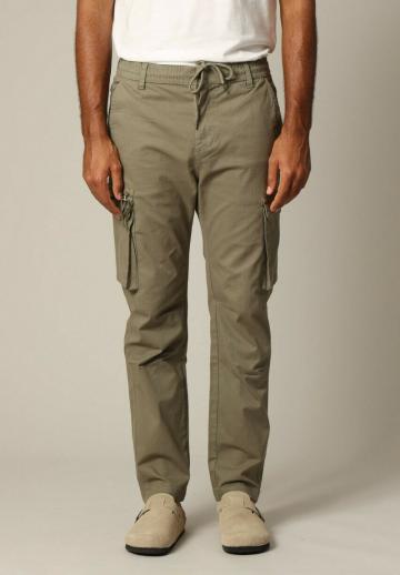 Брюки с накладными карманами