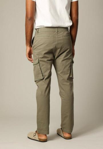 Брюки с накладными карманами