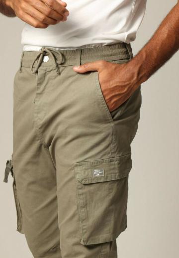 Брюки с накладными карманами