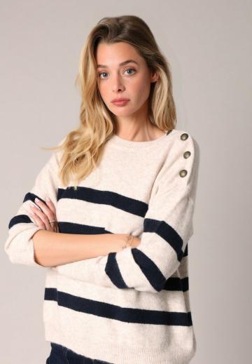 Пуловер в полоску