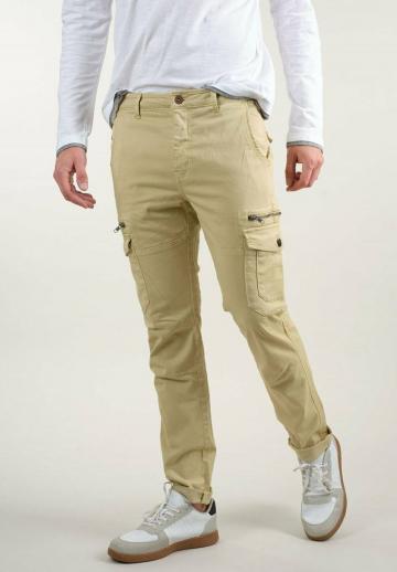 Брюки с накладными карманами