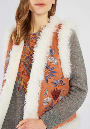 Пуховой жилет