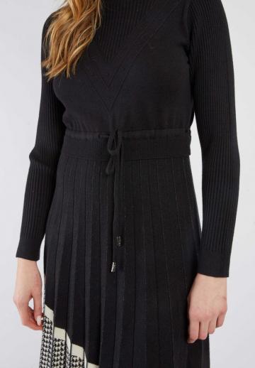 Платье футляр