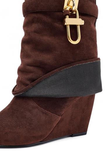 Сапожки на танкетке