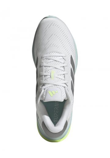 Походные кроссовки