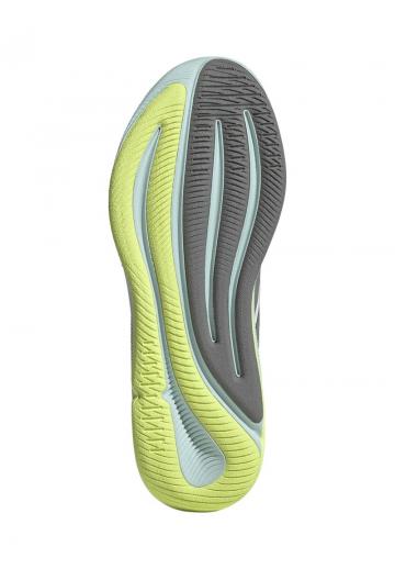 Походные кроссовки