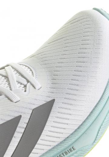 Походные кроссовки