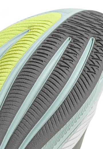 Походные кроссовки