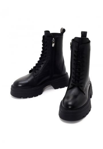 Ботинки на шнуровке