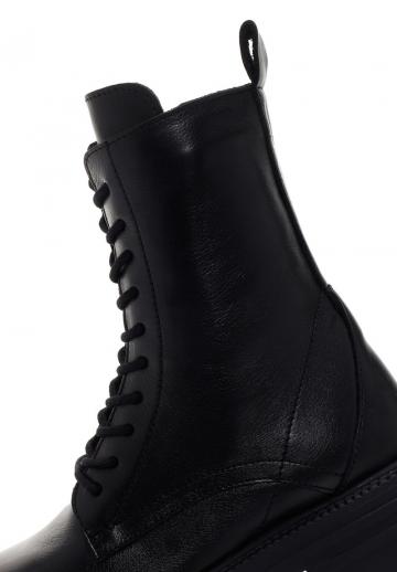 Ботинки на шнуровке