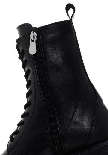 Ботинки на шнуровке