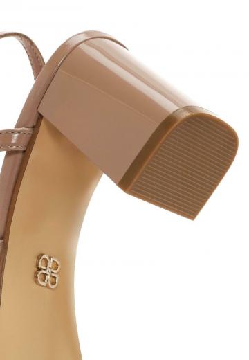 Туфли с высоким носом