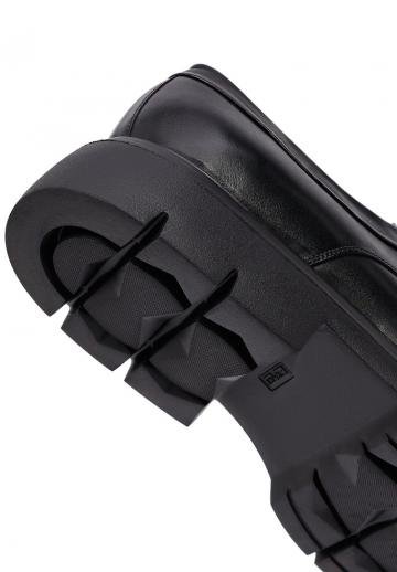 Ботинки на шнуровке