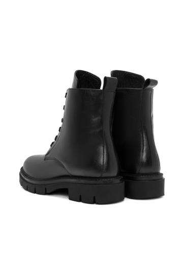 Ботинки на шнуровке