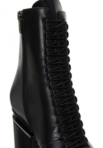 Высокие сапоги