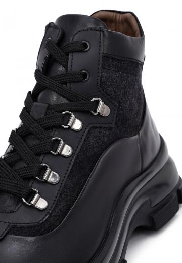 Ботинки на шнуровке