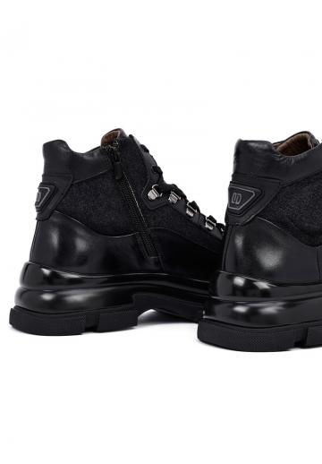 Ботинки на шнуровке