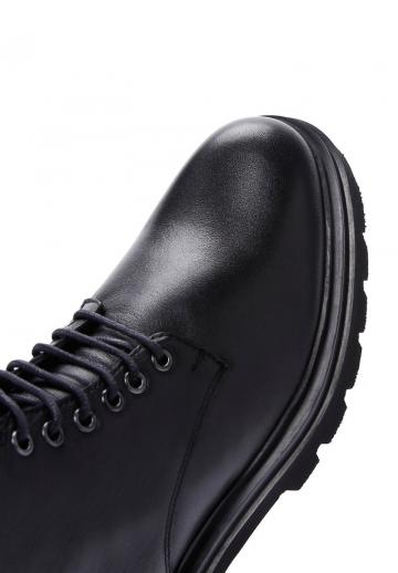 Ботинки на шнуровке