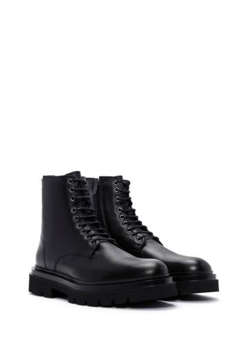 Ботинки на шнуровке