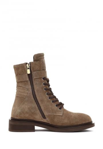 Ботинки на шнуровке