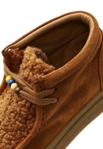 Ботинки на шнуровке