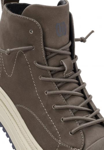 Ботинки на шнуровке