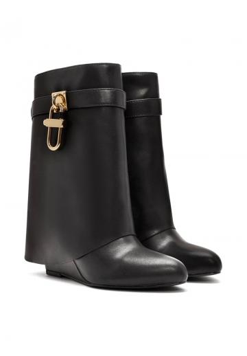 Сапожки на танкетке