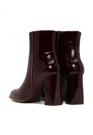 Высокие сапоги