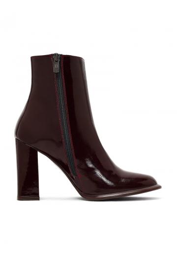 Высокие сапоги