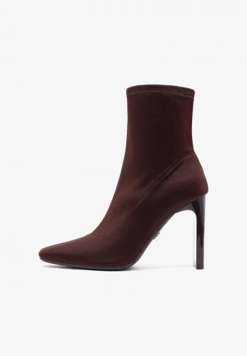 Полусапожки на высоком каблуке