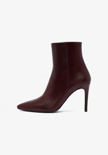 Полусапожки на высоком каблуке