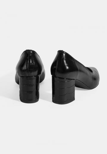 Туфли с высоким носом