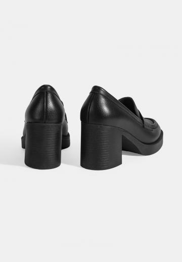 Туфли с высоким носом