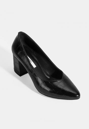 Туфли с высоким носом