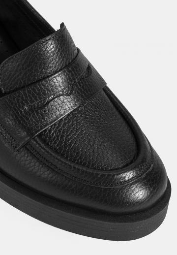 Туфли с высоким носом