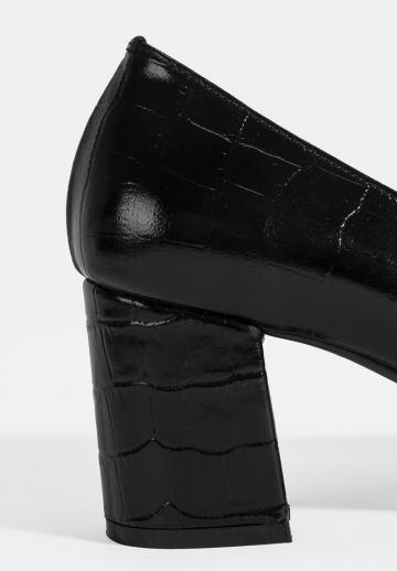 Туфли с высоким носом