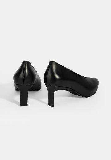 Туфли на высоком каблуке