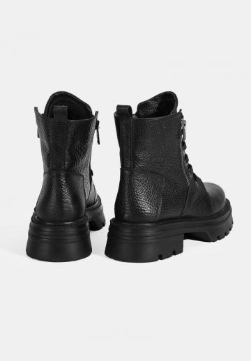 Ботинки на шнуровке