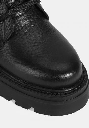 Ботинки на шнуровке