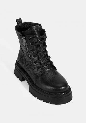 Ботинки на шнуровке