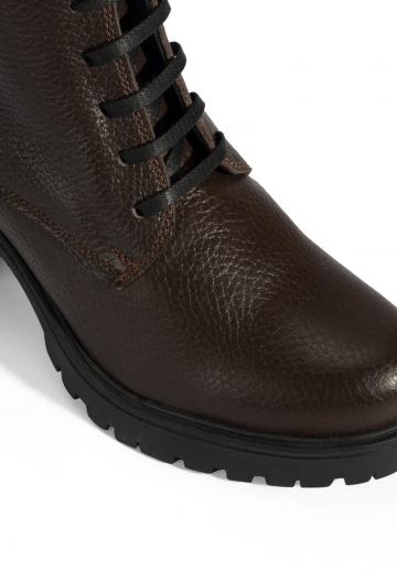 Полусапожки на высоком каблуке