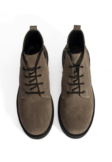 Ботинки на шнуровке