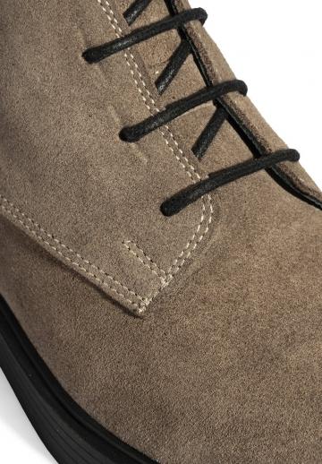 Ботинки на шнуровке