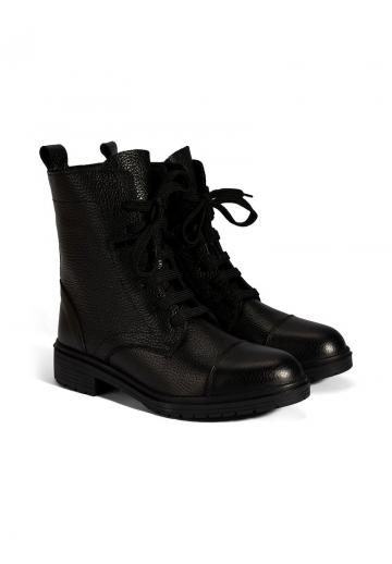 Ботинки на шнуровке