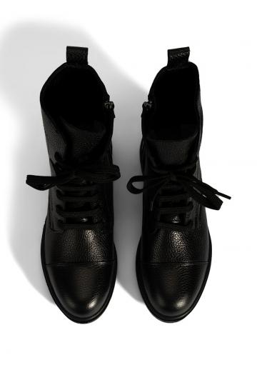 Ботинки на шнуровке